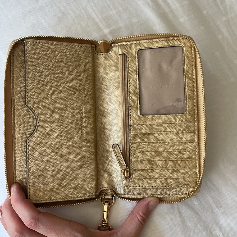 Michael Kors metallic wristlet - Picture 4 of 10